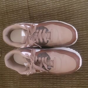 Nike Airmax brown and pink